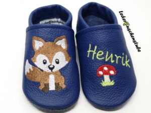 Fuchs sitzt 2 & Pilz schlicht